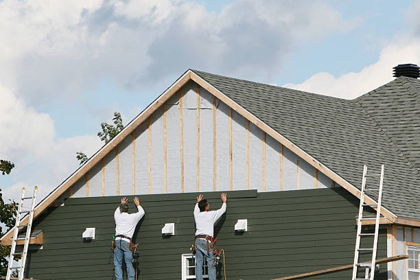 Professional Siding Replacement technician working in Stratford, TX